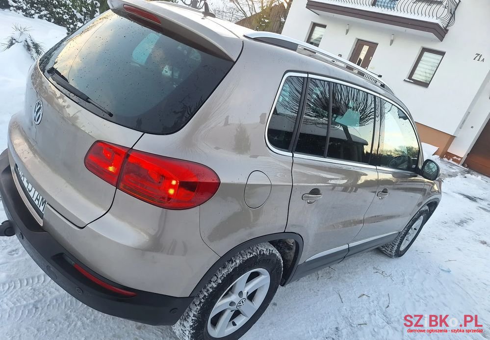 2011' Volkswagen Tiguan photo #6