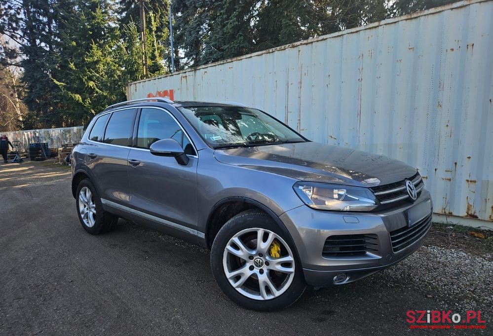 2013' Volkswagen Touareg photo #3