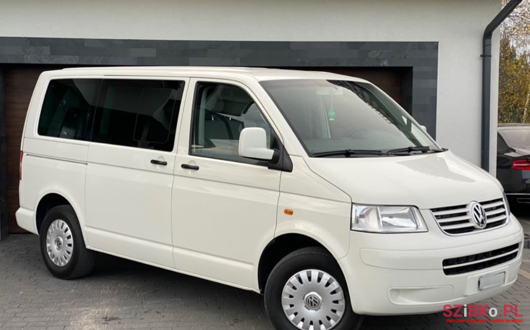 2005' Volkswagen Caravelle photo #3