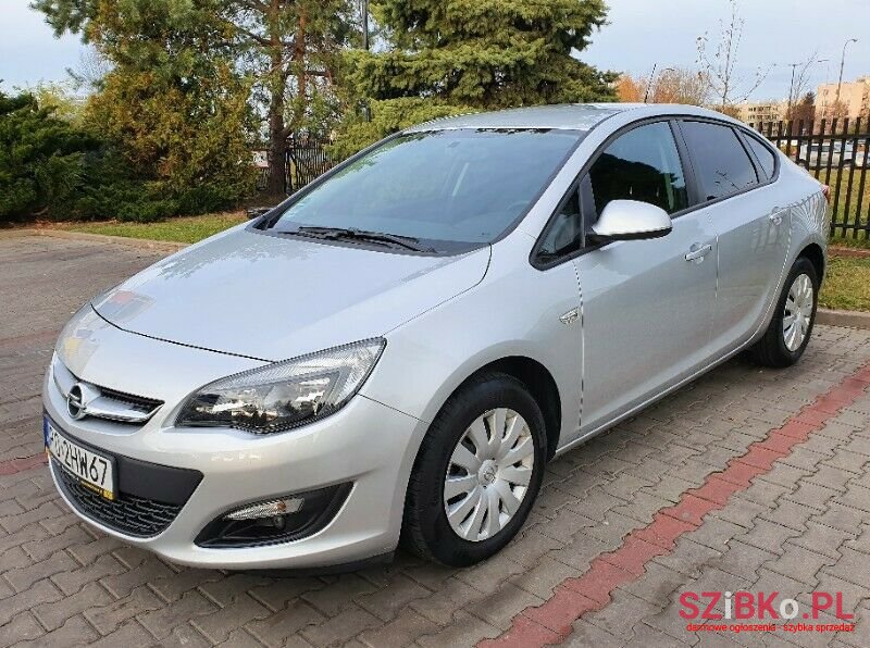 2018' Opel Astra photo #2