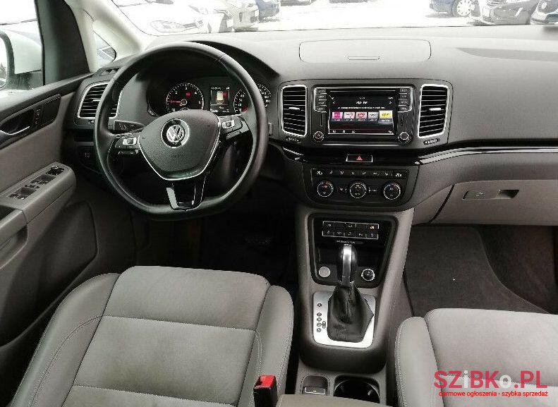 2015' Volkswagen Sharan photo #2