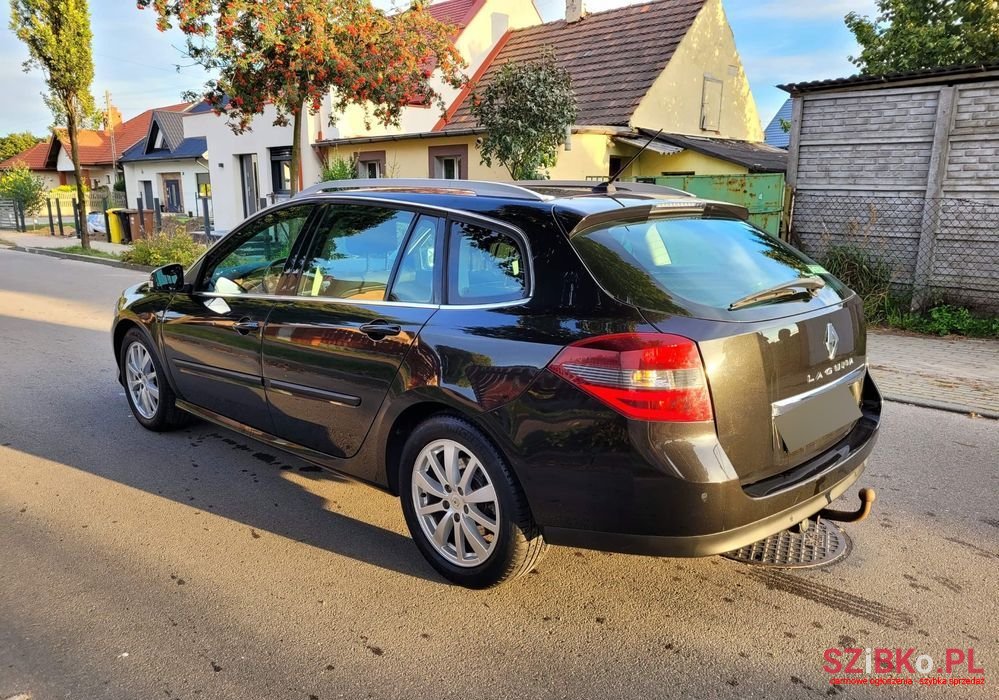 2010' Renault Laguna photo #2