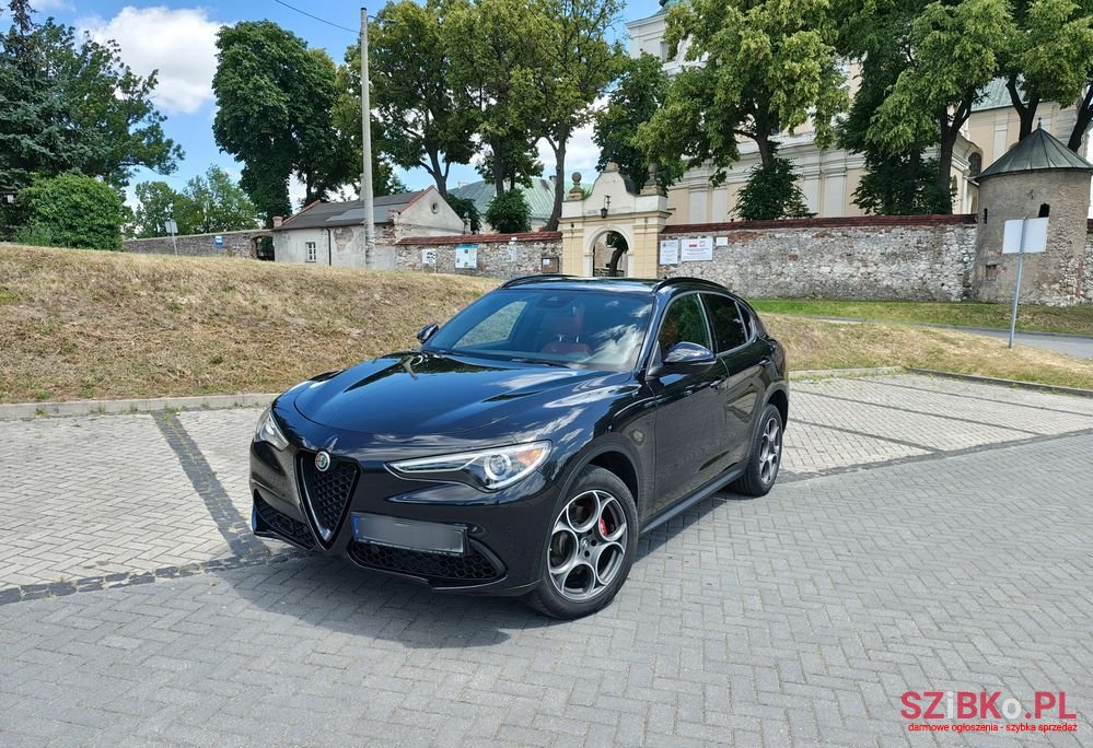 2022' Alfa Romeo Stelvio photo #1