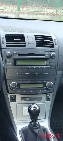 2010' Toyota Avensis photo #5