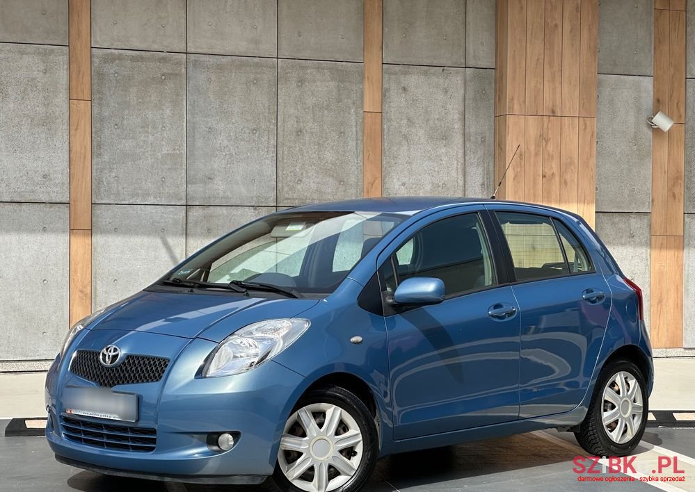 2009' Toyota Yaris 1.3 Prestige photo #1