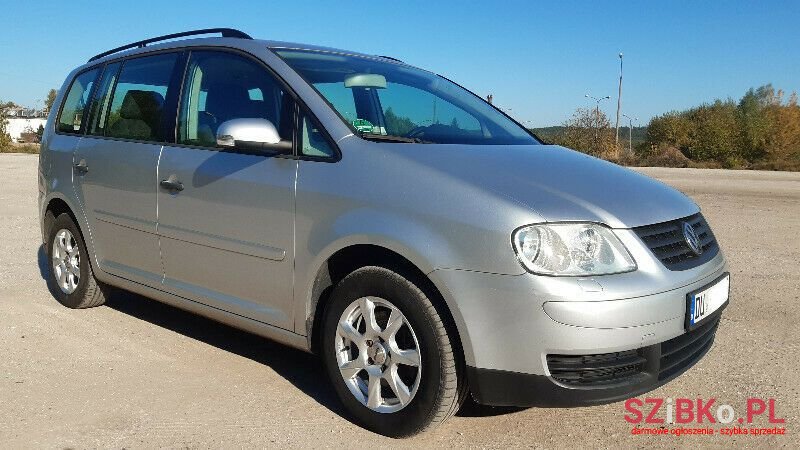 2006' Volkswagen Touran photo #2