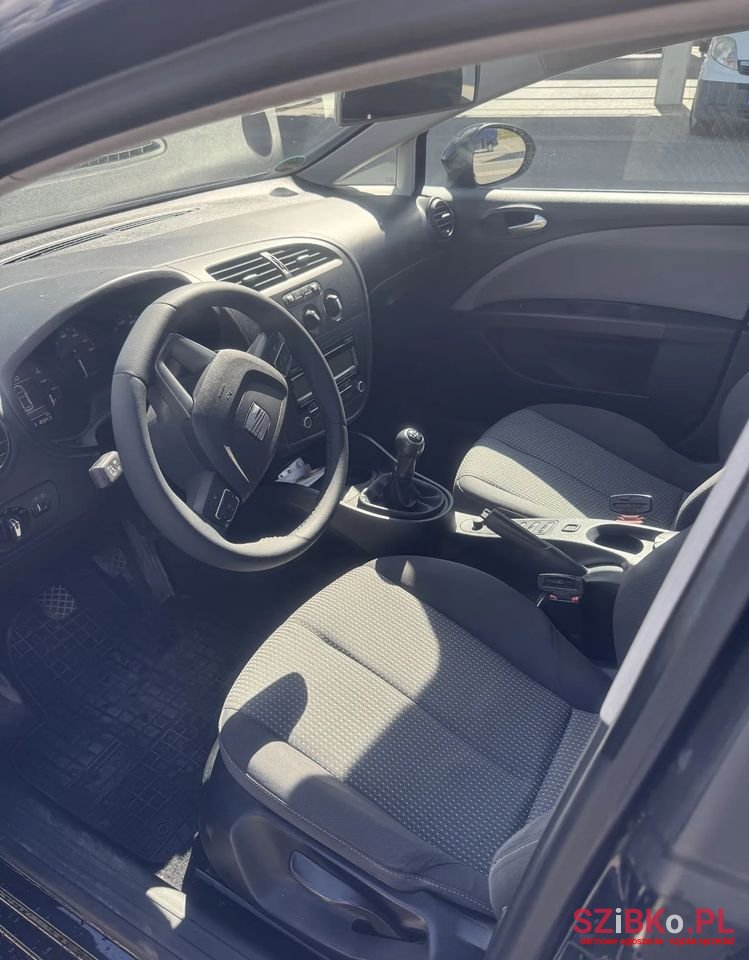 2010' SEAT Leon photo #6