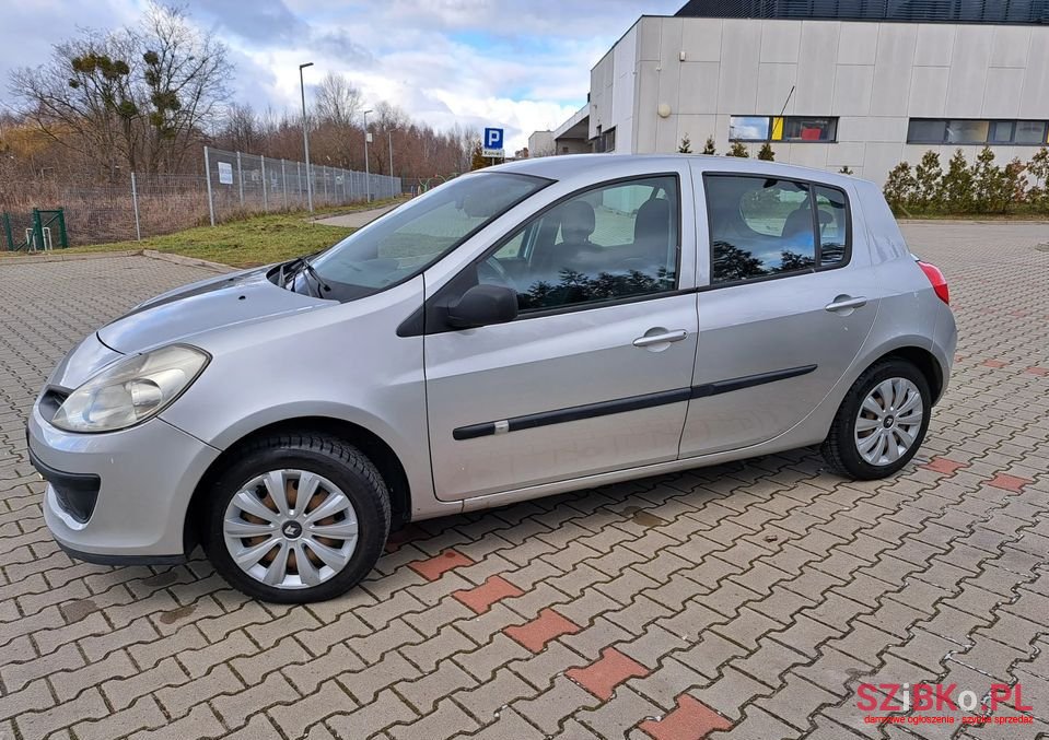 2009' Renault Clio photo #2