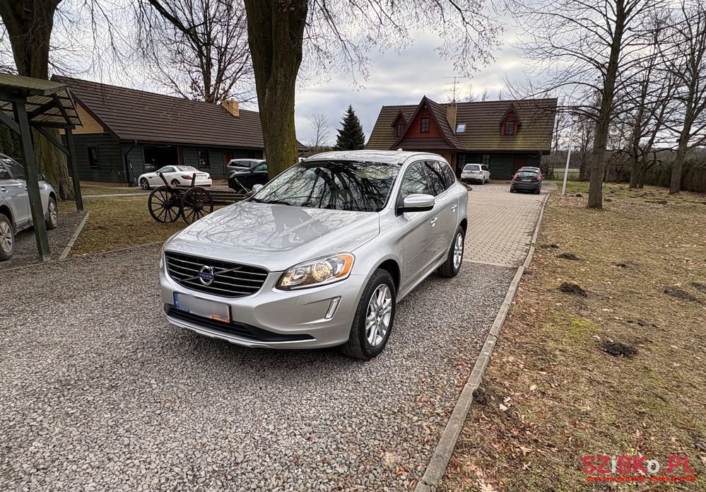 2015' Volvo Xc 60 T4 Momentum photo #2