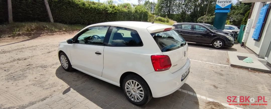 2011' Volkswagen Polo photo #4