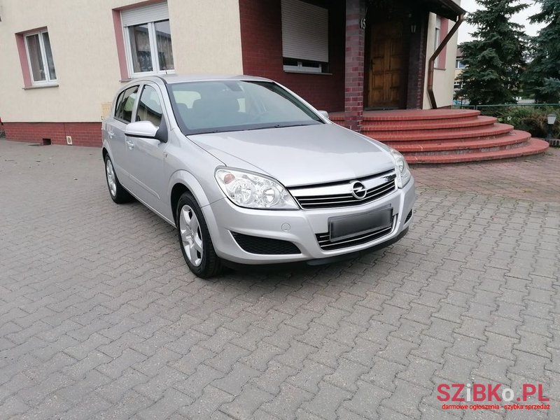 2008' Opel Astra photo #1