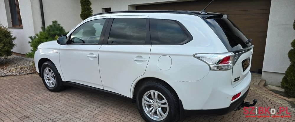 2014' Mitsubishi Outlander photo #5