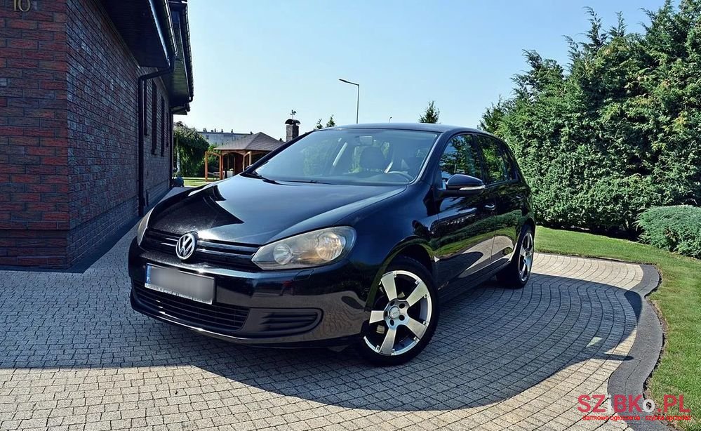 2010' Volkswagen Golf photo #3