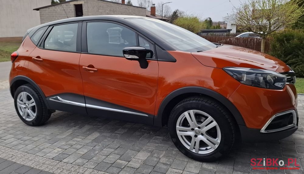 2015' Renault Captur 0.9 Energy Tce Life photo #1
