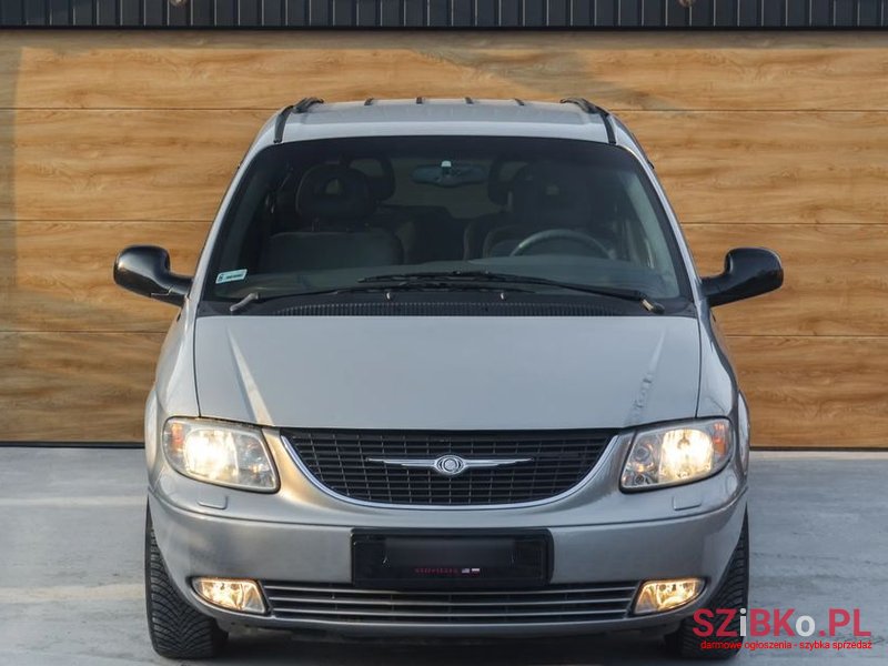 2001' Chrysler Grand Voyager photo #1