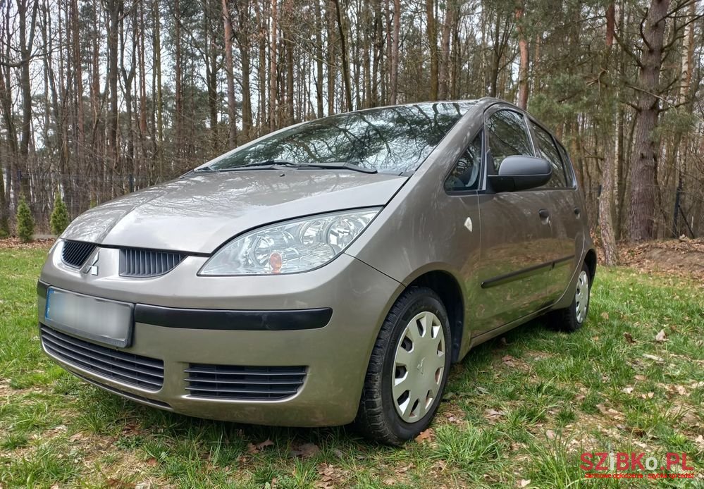2008' Mitsubishi Colt photo #6