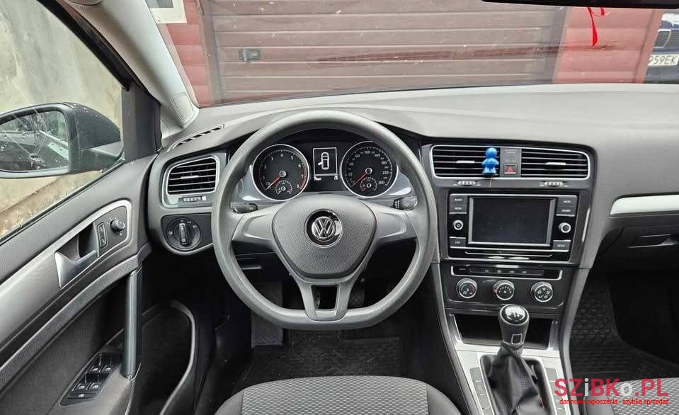 2017' Volkswagen Golf photo #3