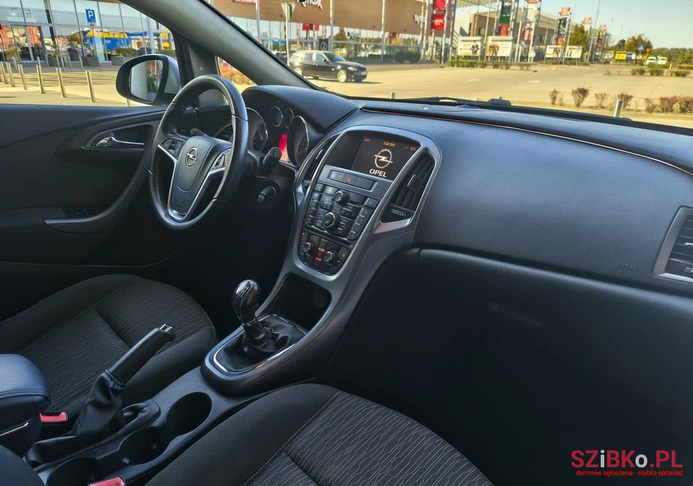 2013' Opel Astra photo #5