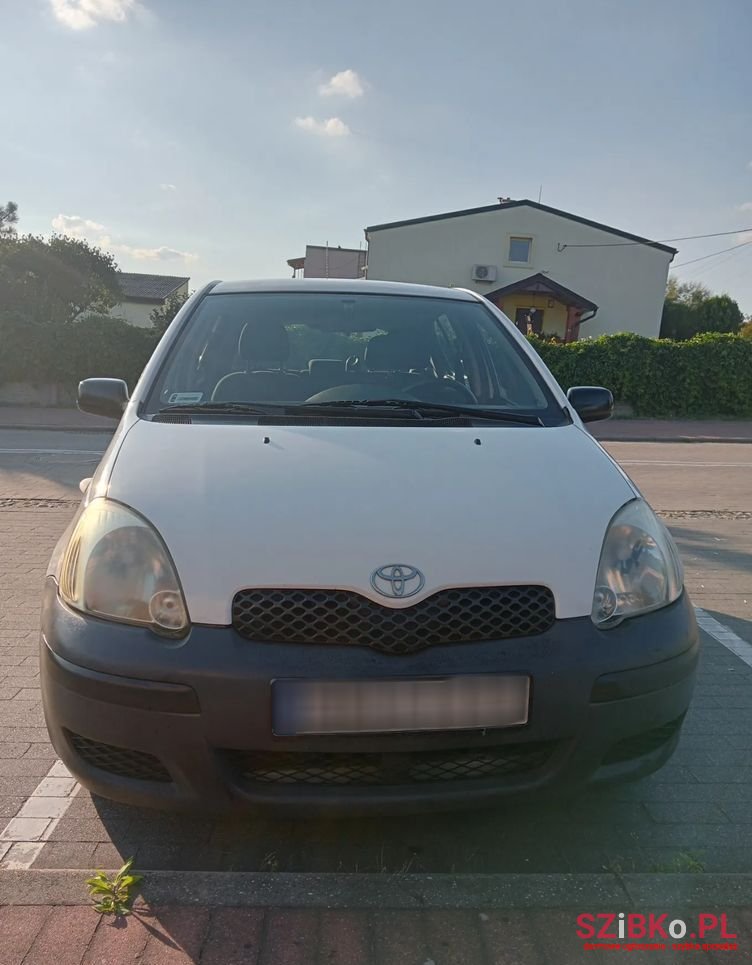 2004' Toyota Yaris photo #3