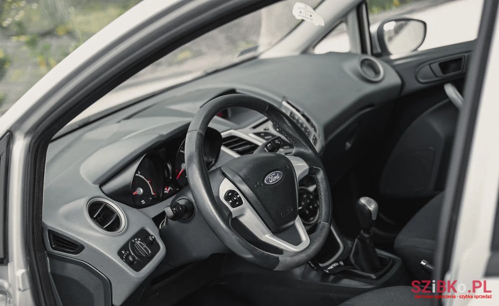 2010' Ford Fiesta 1.6 Tdci Dpf Titanium photo #5