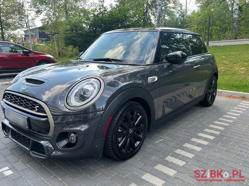 2021' MINI Cooper S Standard photo #2