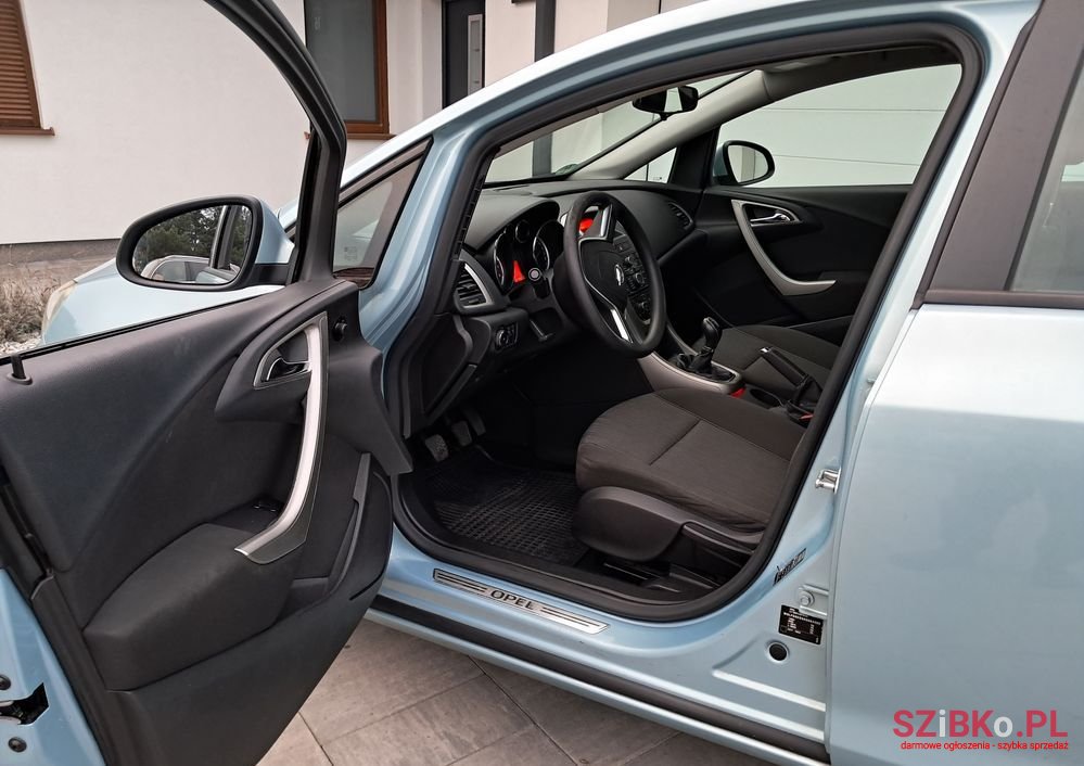 2010' Opel Astra 1.4 Edition photo #4