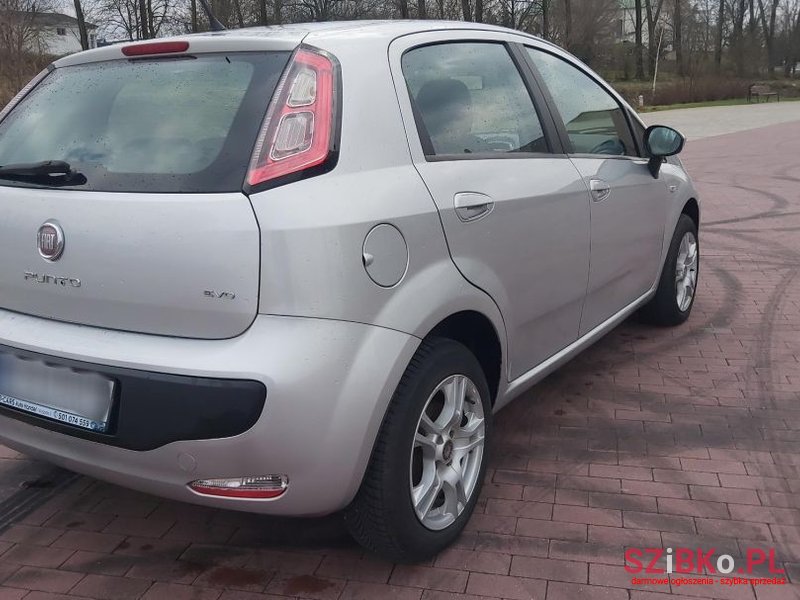 2010' Fiat Punto Evo photo #4