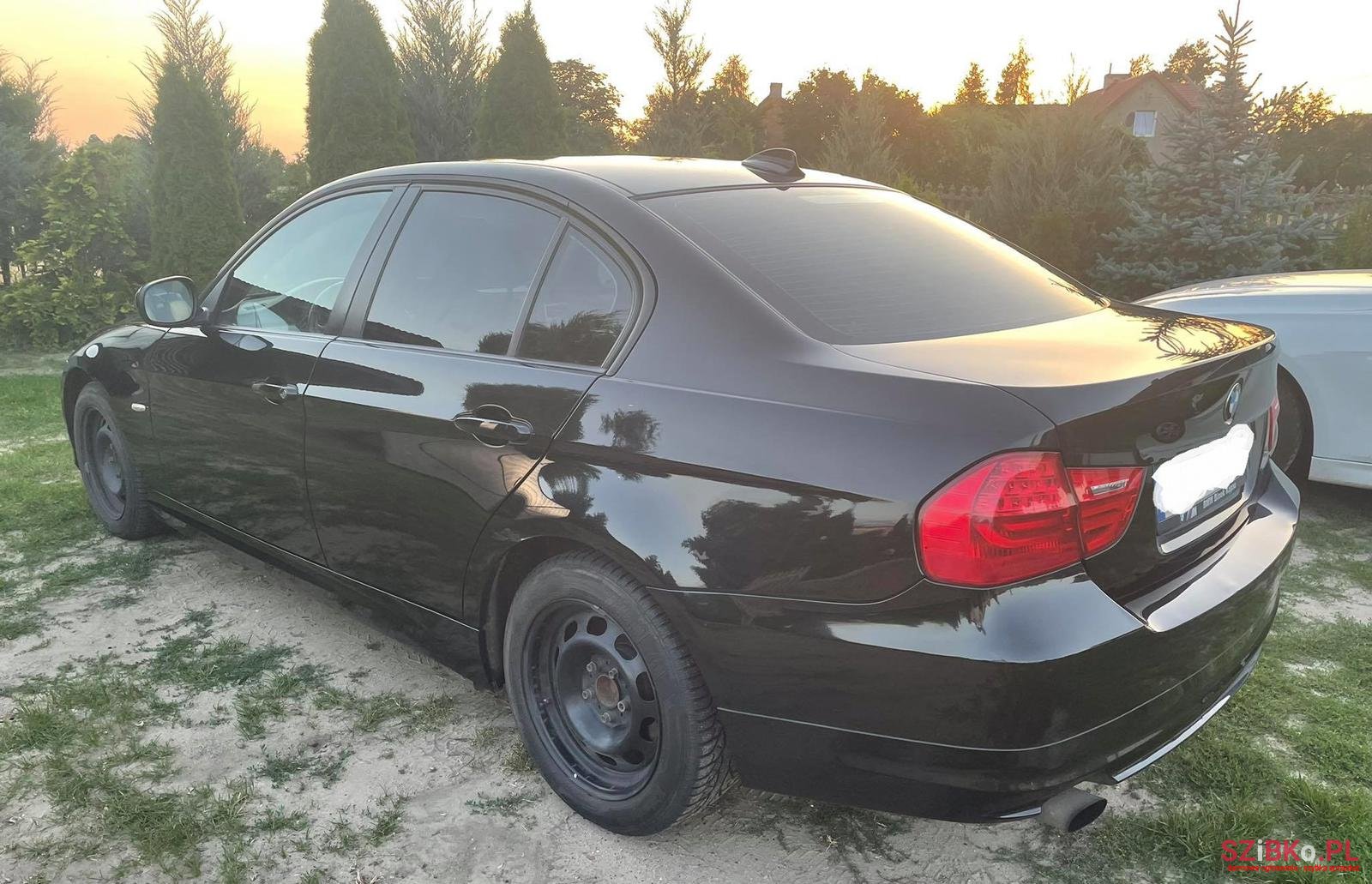 2011' BMW 3 Series Sedan photo #6