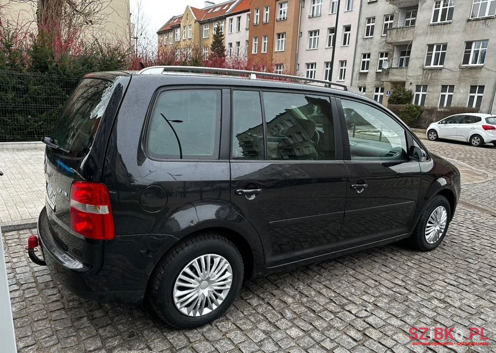 2004' Volkswagen Touran photo #4