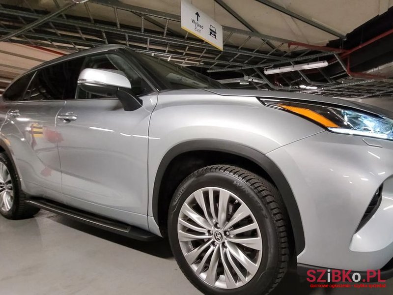2022' Toyota Highlander photo #2