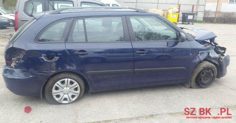 2011' Skoda Fabia photo #1