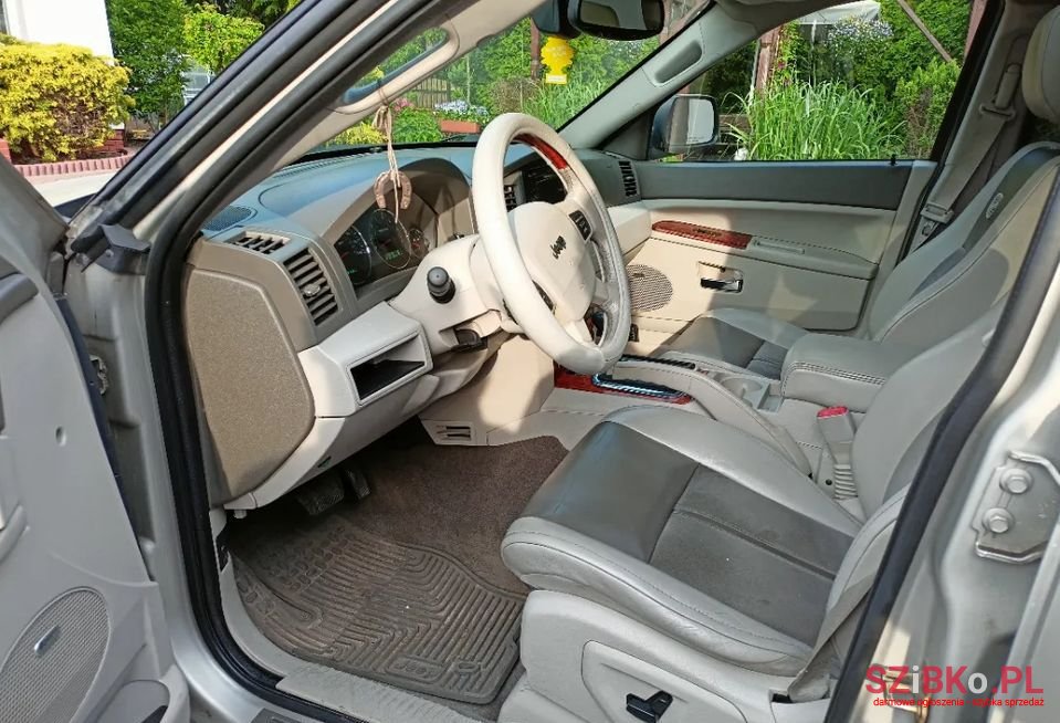2007' Jeep Grand Cherokee photo #5