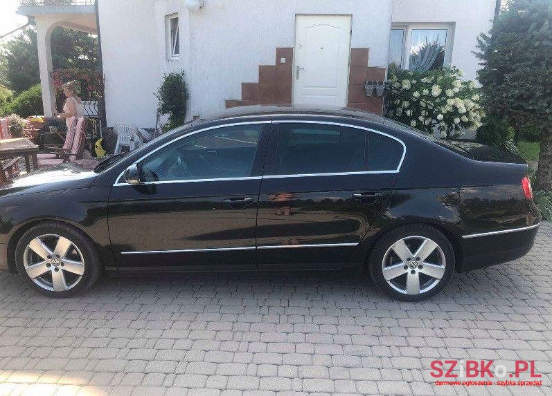 2005' Volkswagen Passat photo #1