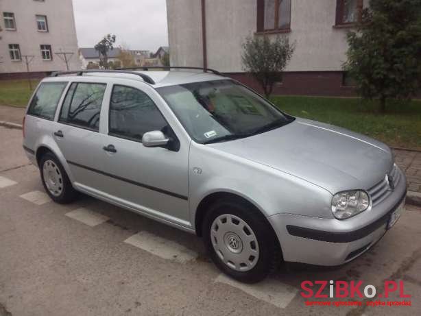 2001' Volkswagen Golf photo #1