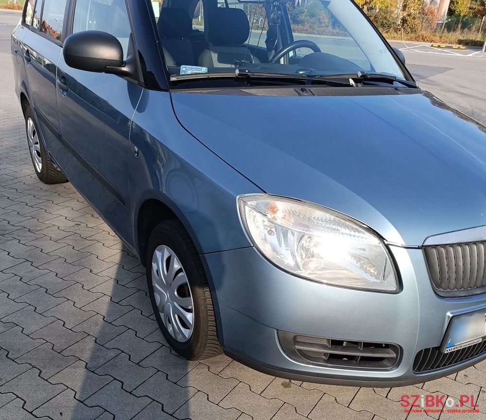 2009' Skoda Fabia Combi photo #5