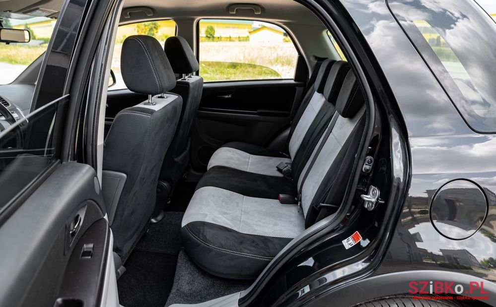 2011' Suzuki SX4 1.6 Comfort 4Wd photo #6