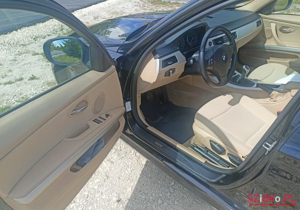 2010' BMW 3 Series 316I photo #6