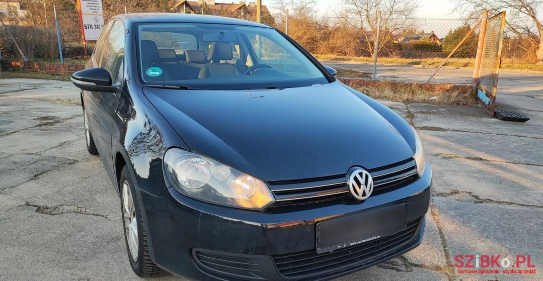 2010' Volkswagen Golf photo #6