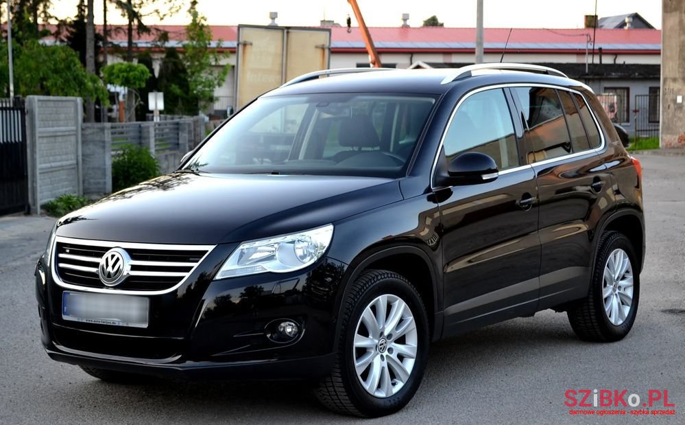 2010' Volkswagen Tiguan photo #1
