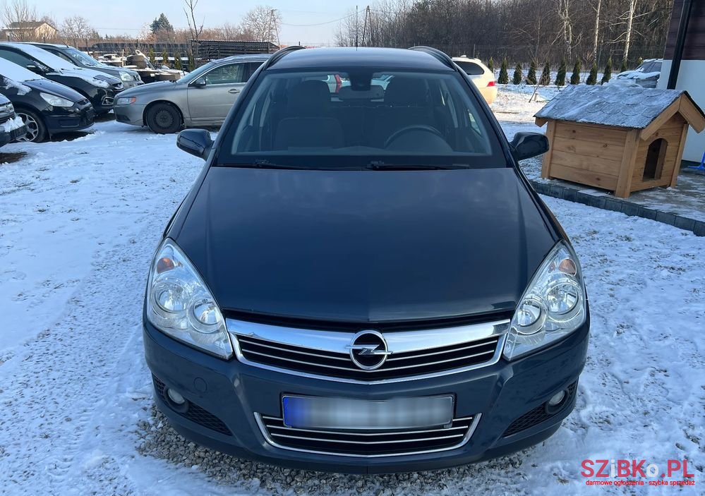 2008' Opel Astra photo #2