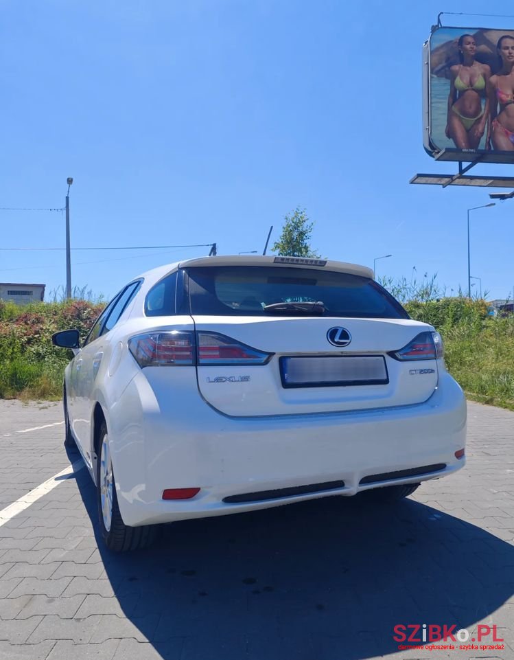 2011' Lexus CT 200H photo #4