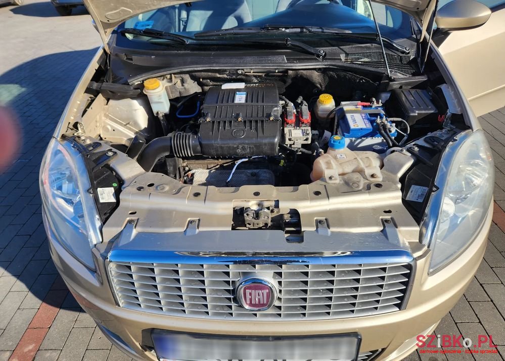 2011' Fiat Linea photo #4