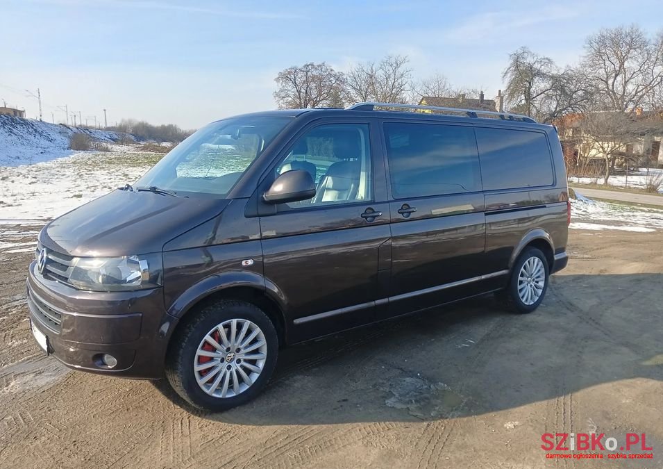 2011' Volkswagen Transporter photo #1