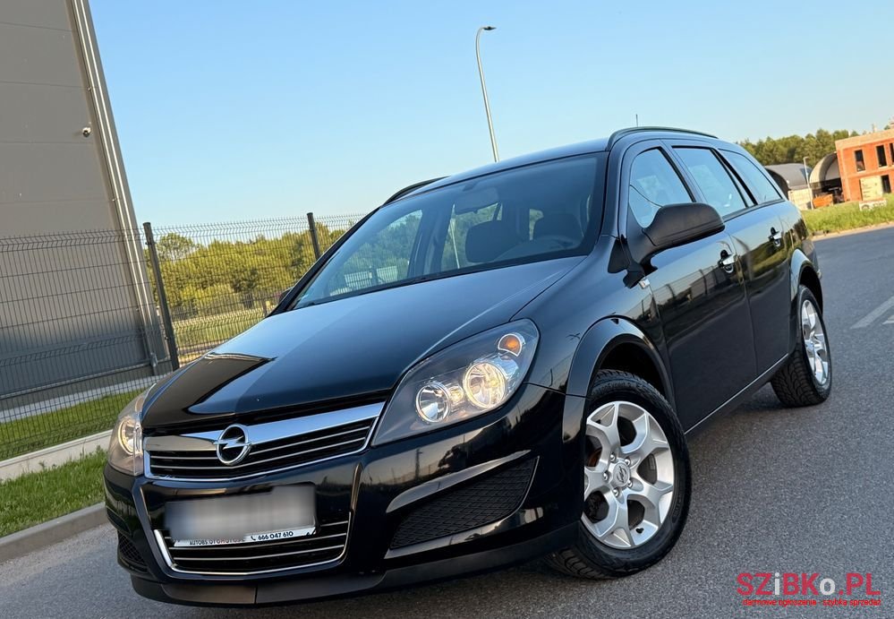 2010' Opel Astra 1.6 Enjoy photo #2