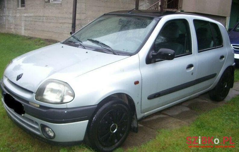 2001' Renault Clio photo #1