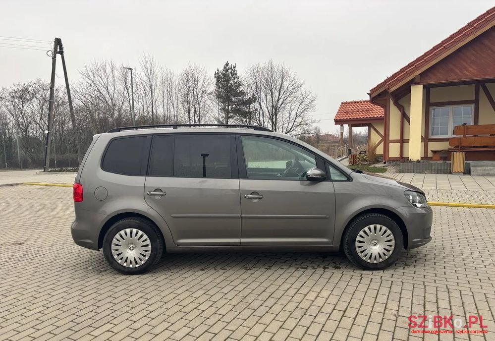 2011' Volkswagen Touran photo #6