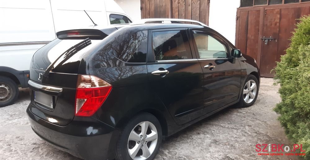 2008' Honda FR-V photo #3