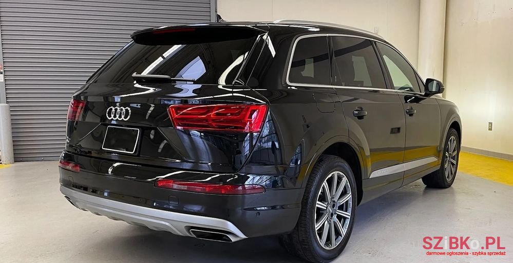 2019' Audi Q7 photo #5