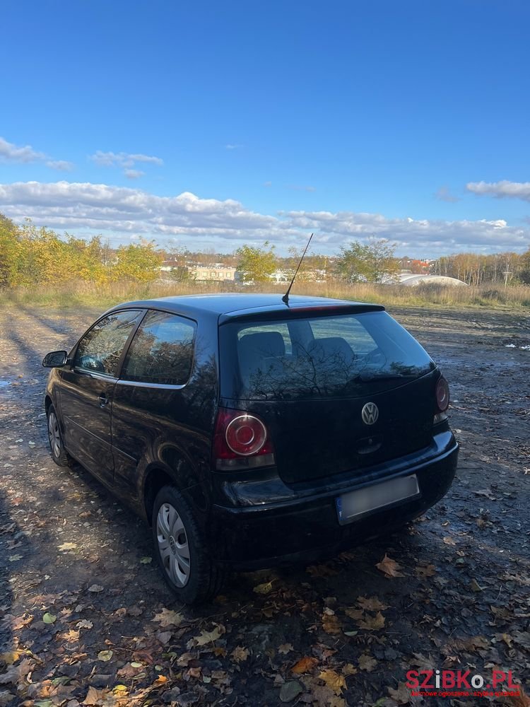 2005' Volkswagen Polo photo #4