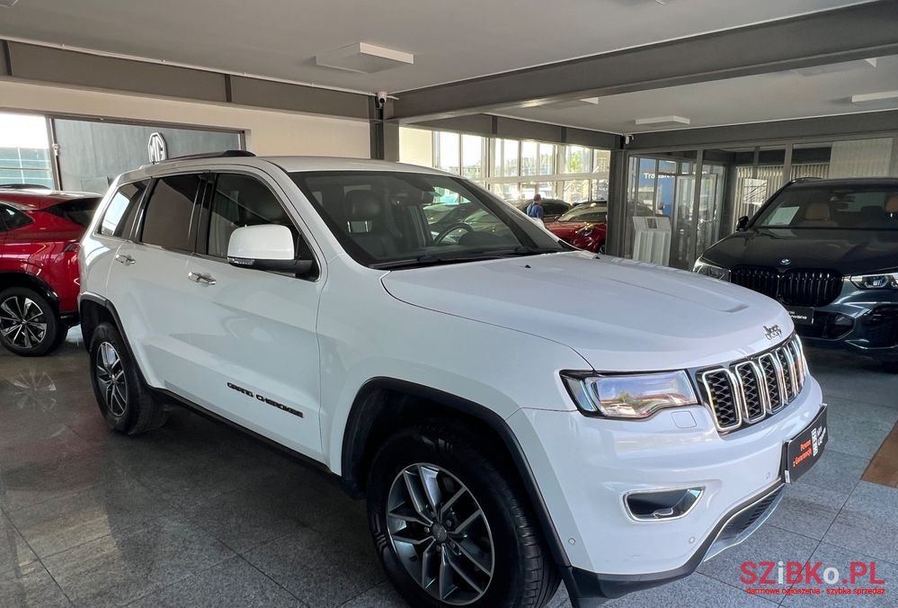 2016' Jeep Grand Cherokee photo #2